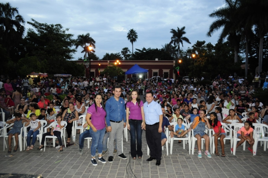 DIF transforma la plazuela de Mocorito en Sala de Cine
